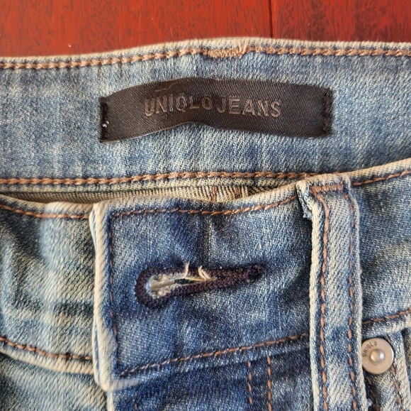 Nwot UniQlo distressed high rise jeans - Picture 2 of 6